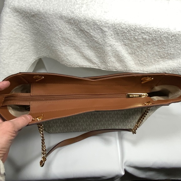 Michael Kors Jet Set Travel Large Chain Shoulder Tote Bag - Picture 5 of 14